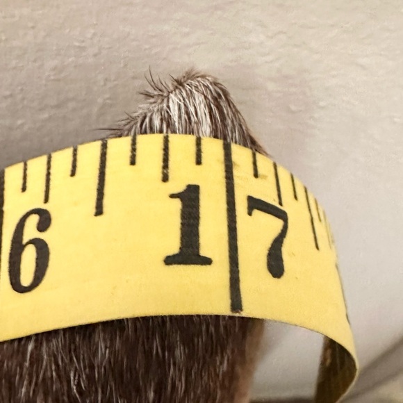 Set of 2 Cowhide Pillows 17 x 17 Inches Brown Beige Tan White EUC! Home Decor - Picture 13 of 13